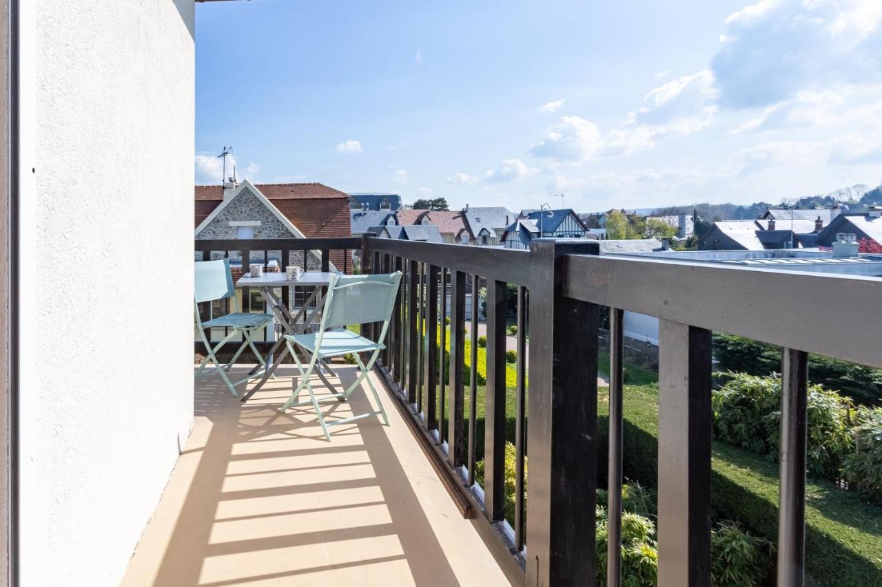 Le Carrousel - Appartement Avec Studio Attenant Deauville Exterior photo